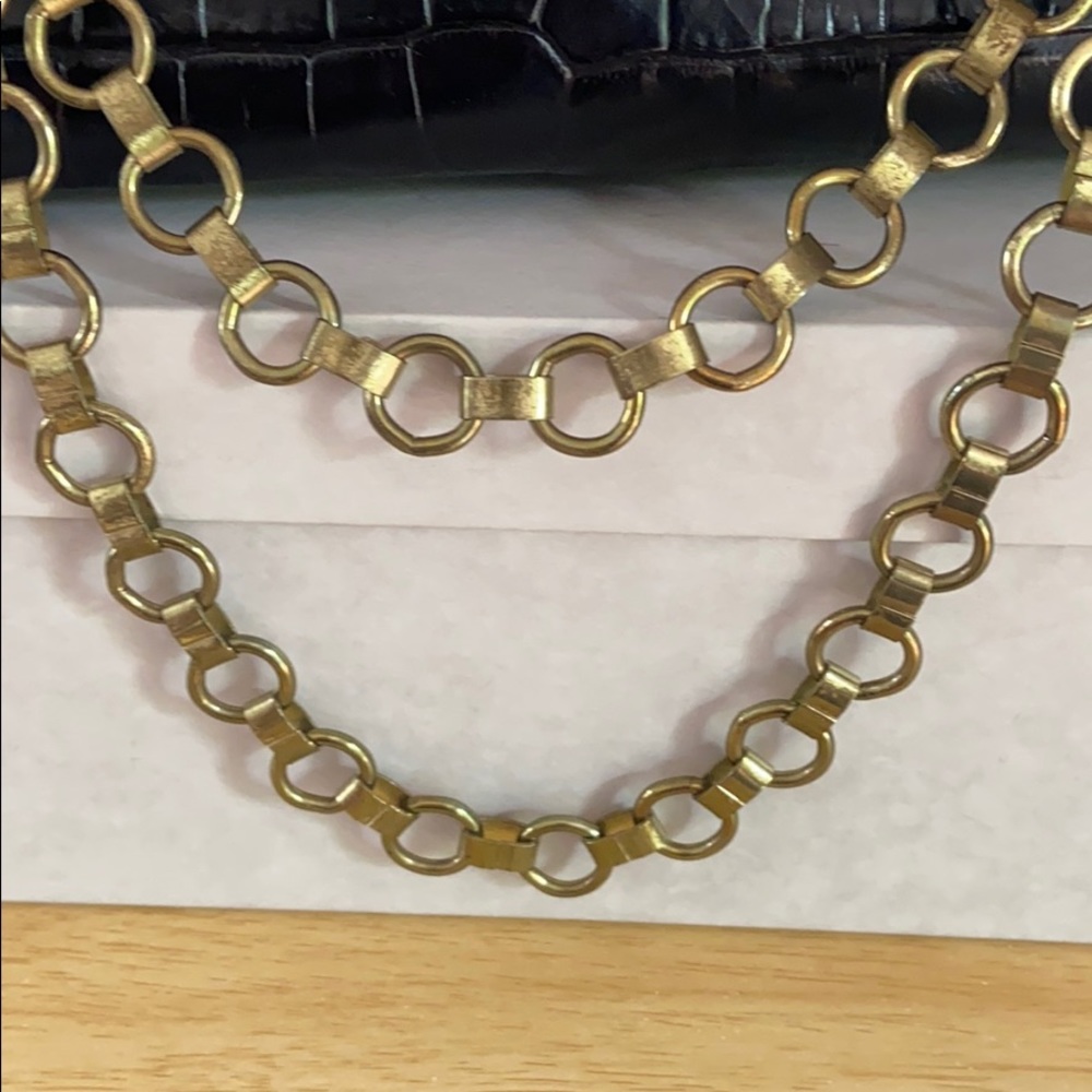 Leather structured bag with brushed gold hardware - Picture 5 of 7